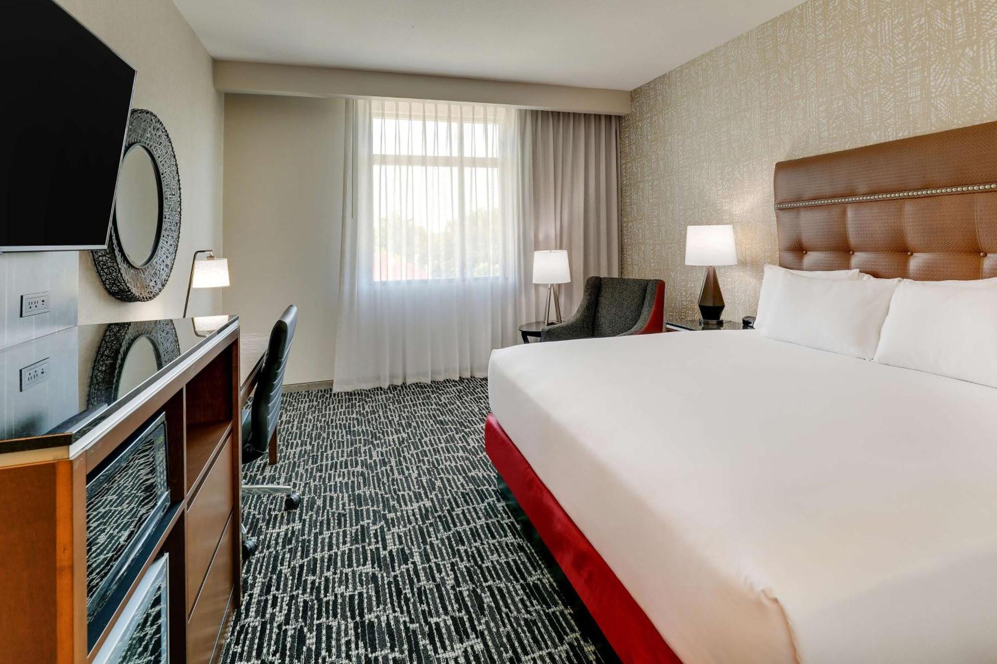 Drury Plaza Hotel Savannah Пуулър Екстериор снимка