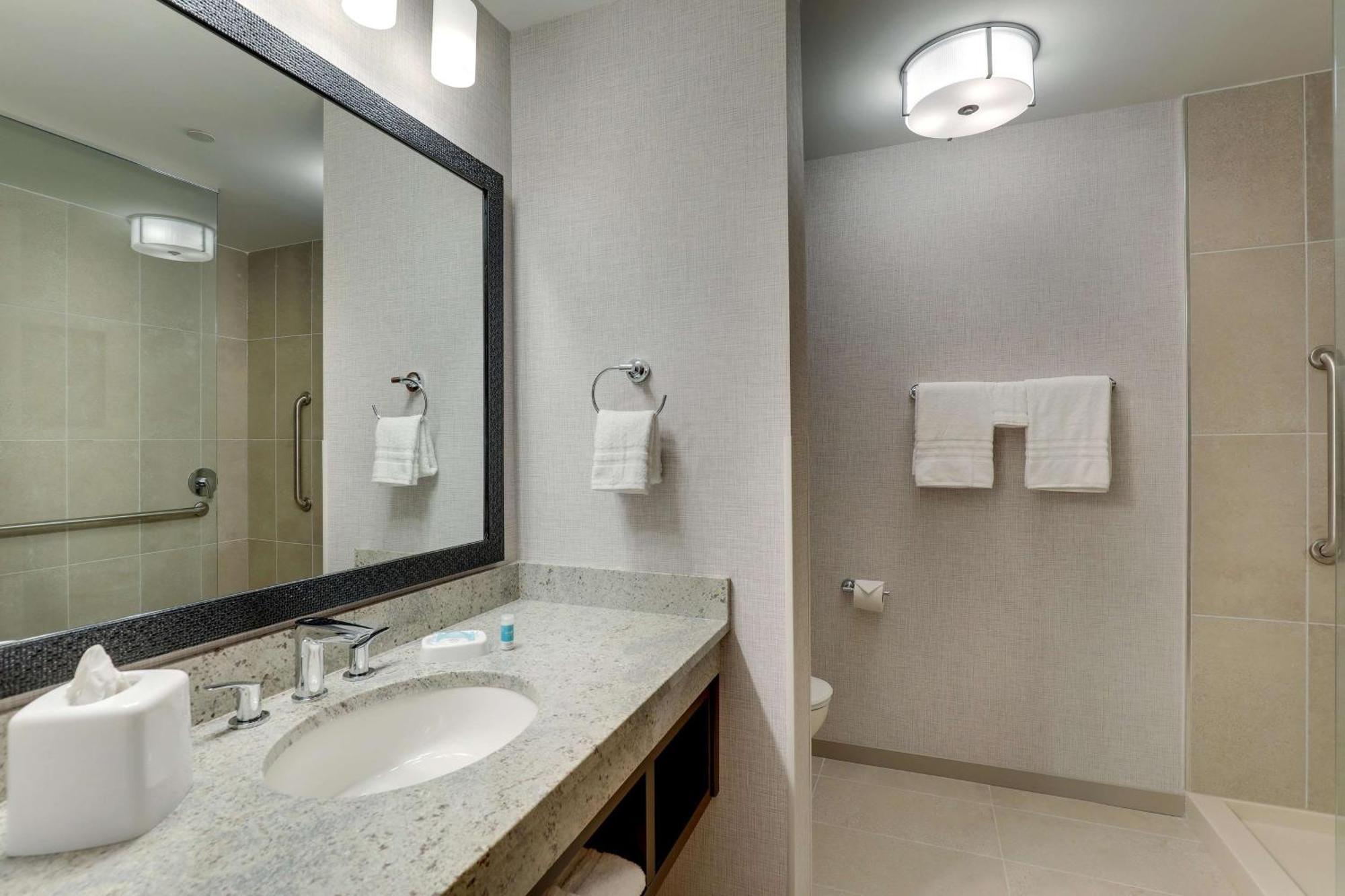 Drury Plaza Hotel Savannah Пуулър Екстериор снимка
