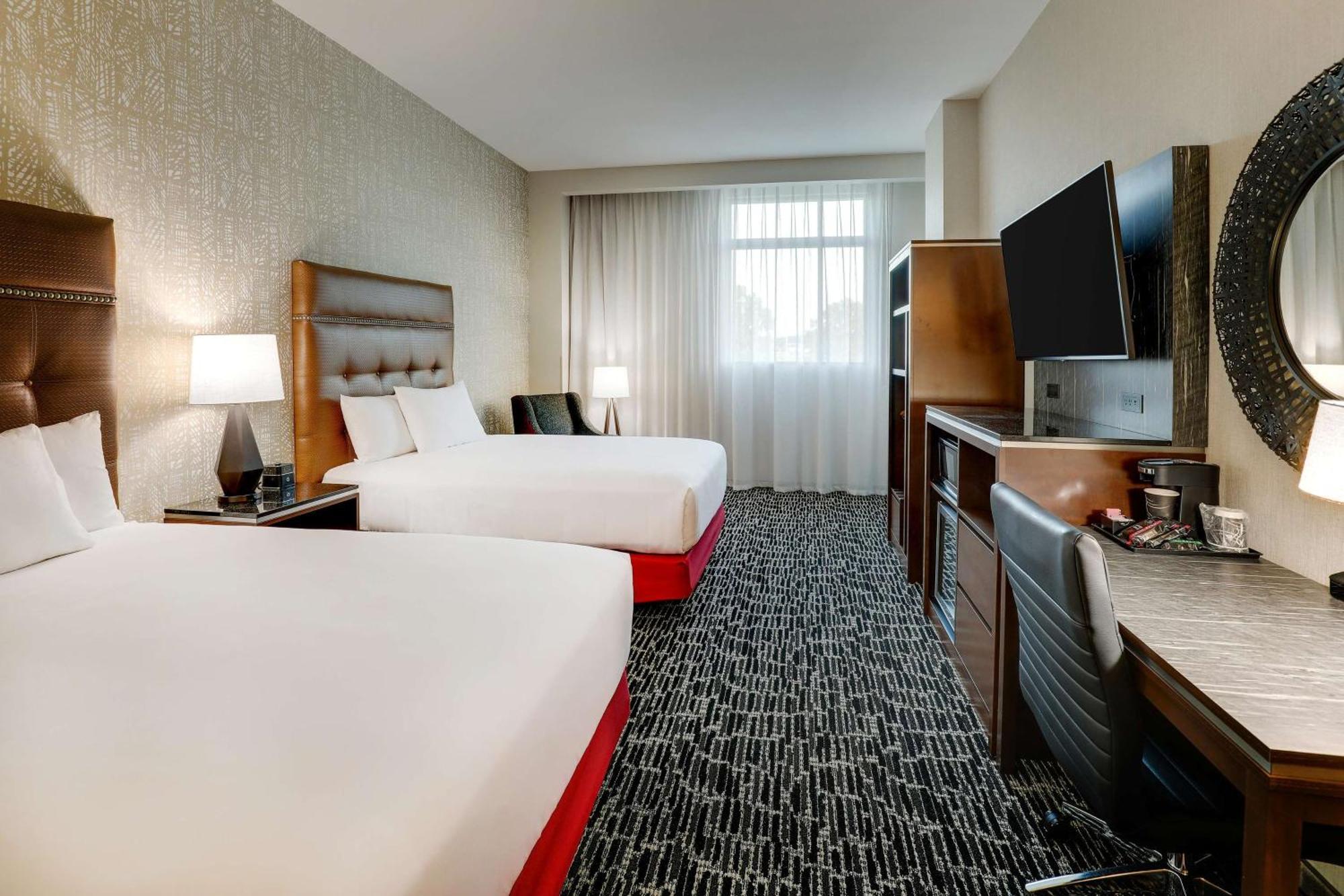 Drury Plaza Hotel Savannah Пуулър Екстериор снимка