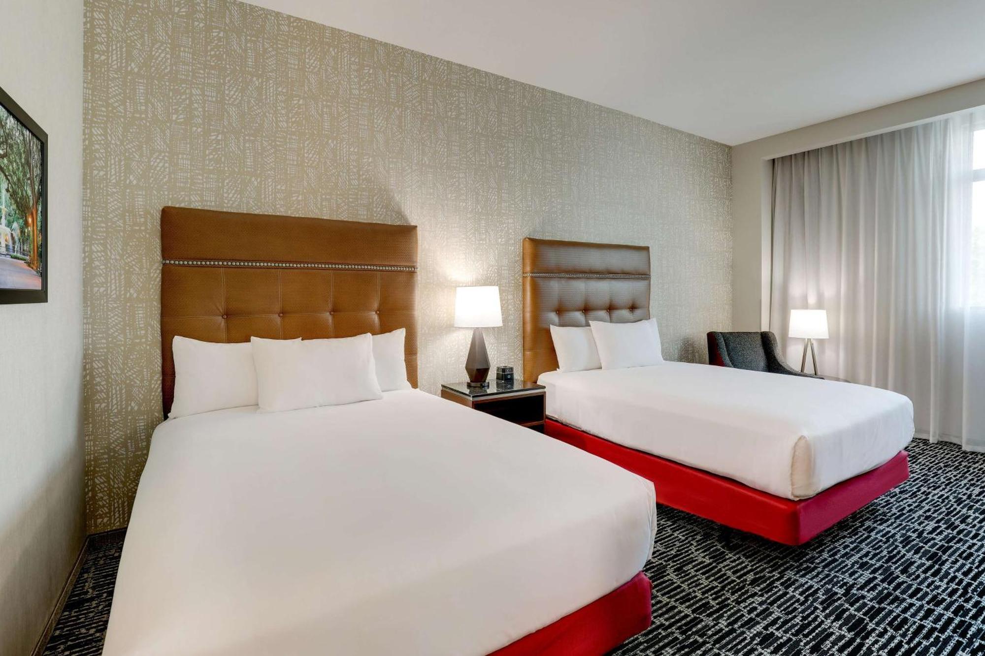 Drury Plaza Hotel Savannah Пуулър Екстериор снимка