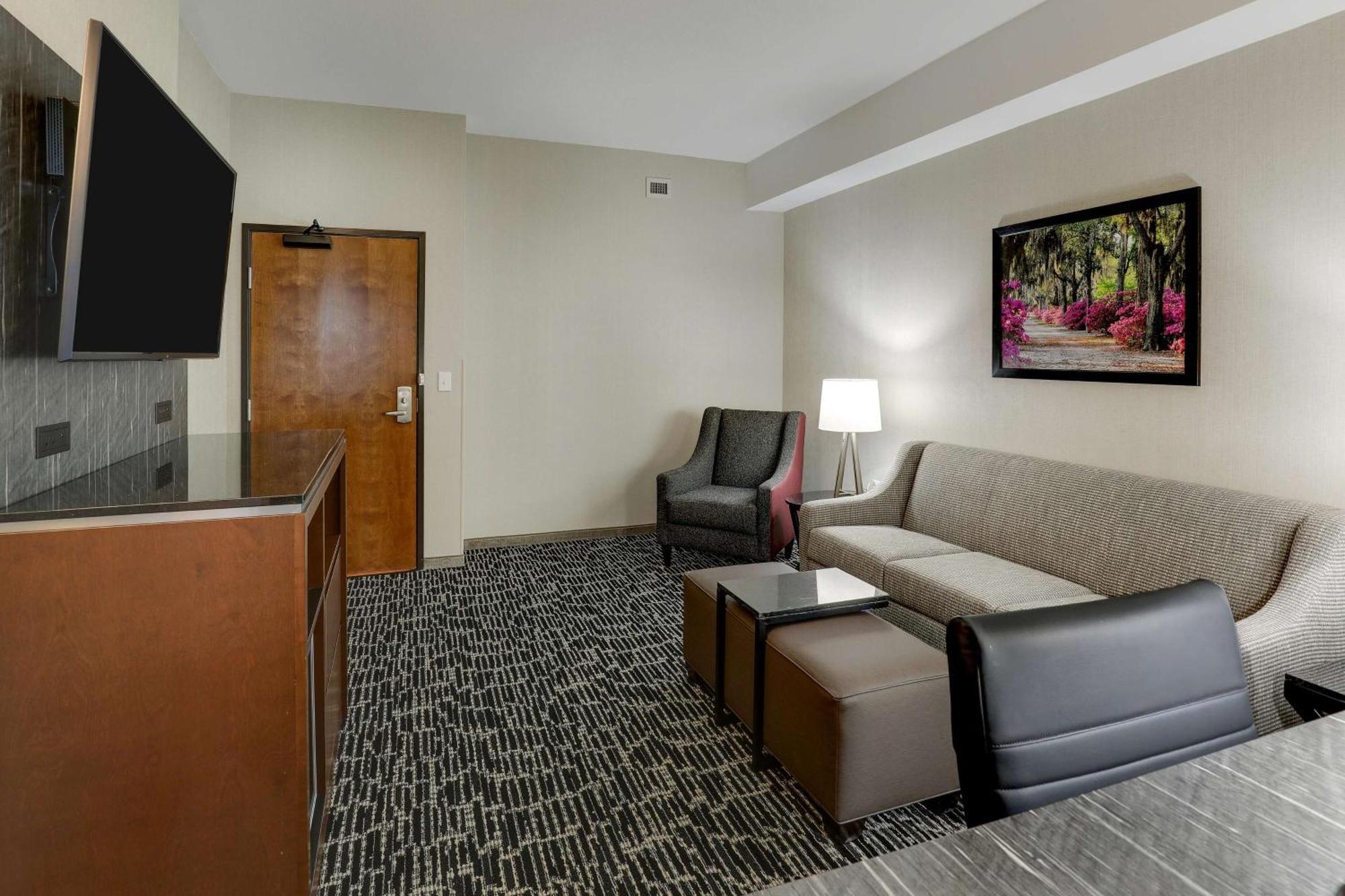 Drury Plaza Hotel Savannah Пуулър Екстериор снимка