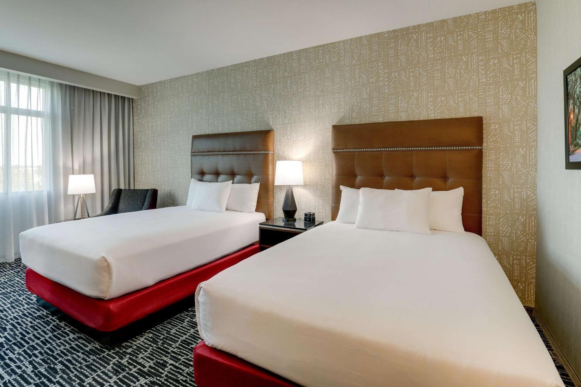 Drury Plaza Hotel Savannah Пуулър Екстериор снимка