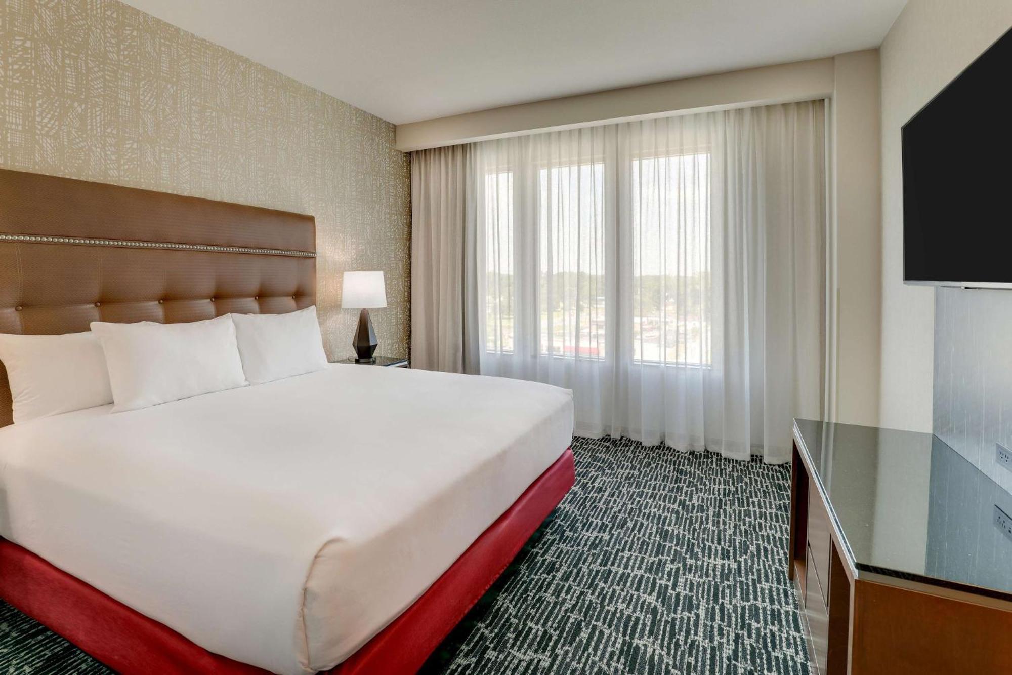 Drury Plaza Hotel Savannah Пуулър Екстериор снимка