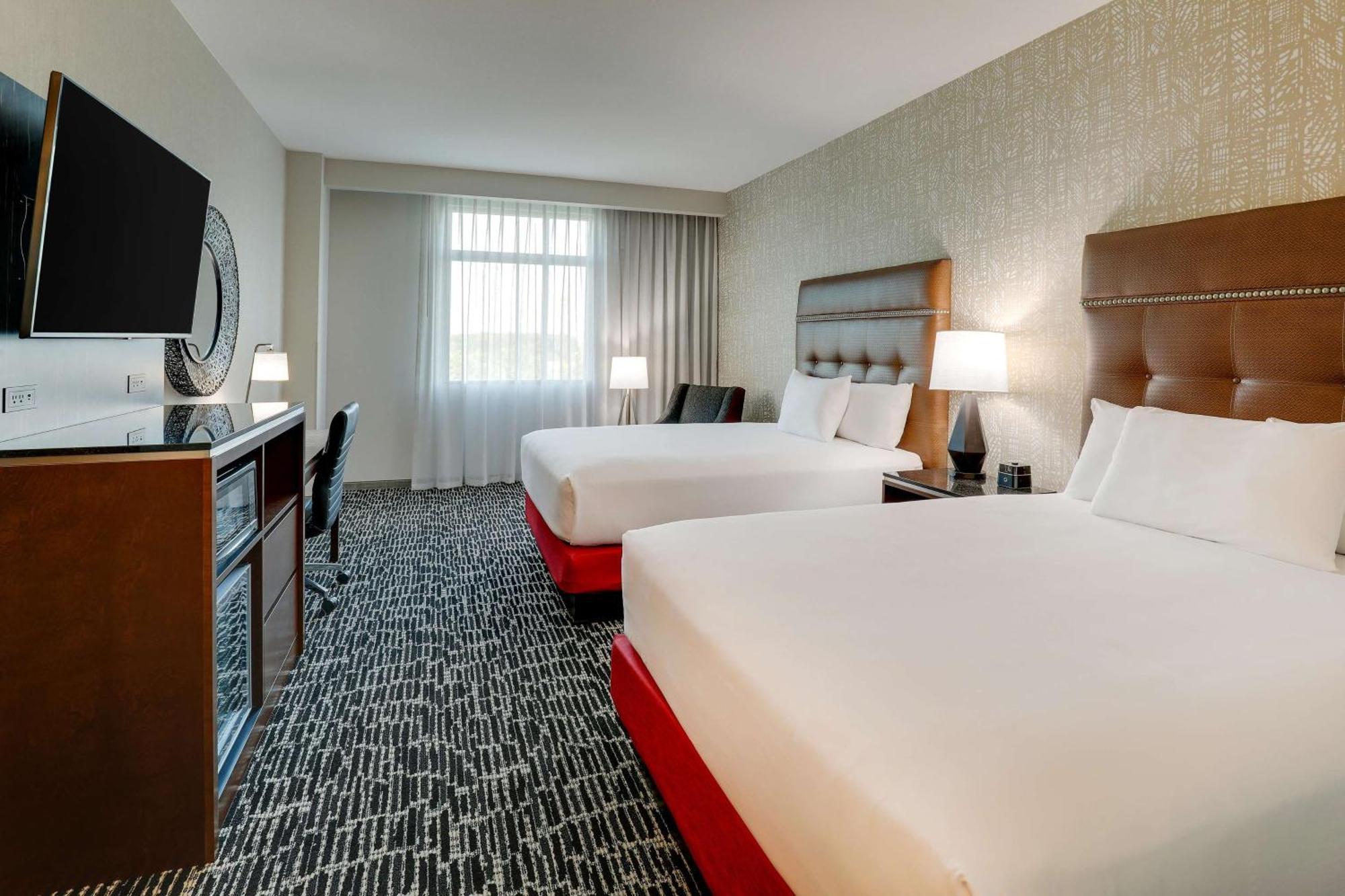 Drury Plaza Hotel Savannah Пуулър Екстериор снимка